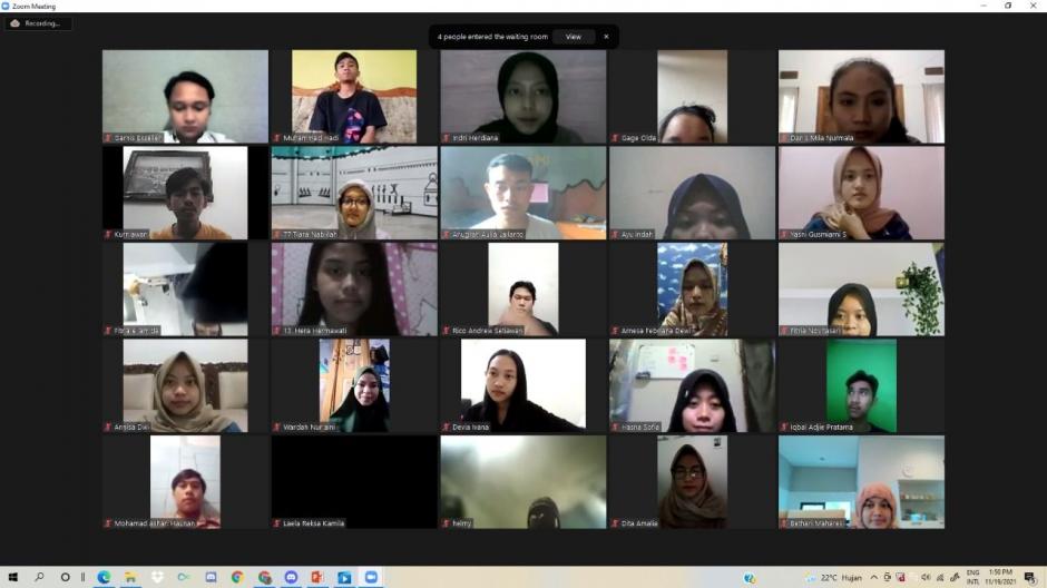 Pelaksanaan webinar “Kiat Sukses Memulai Bisnis Mahasiswa Melalui Kompetisi” yang digelar oleh STIE Ekuitas. /Ahmad Taofik/Bagikanberita.pikiran-rakyat.com